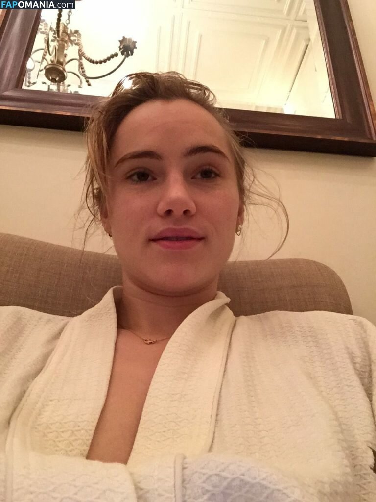 Suki Waterhouse Nud Fotografie scursă #1