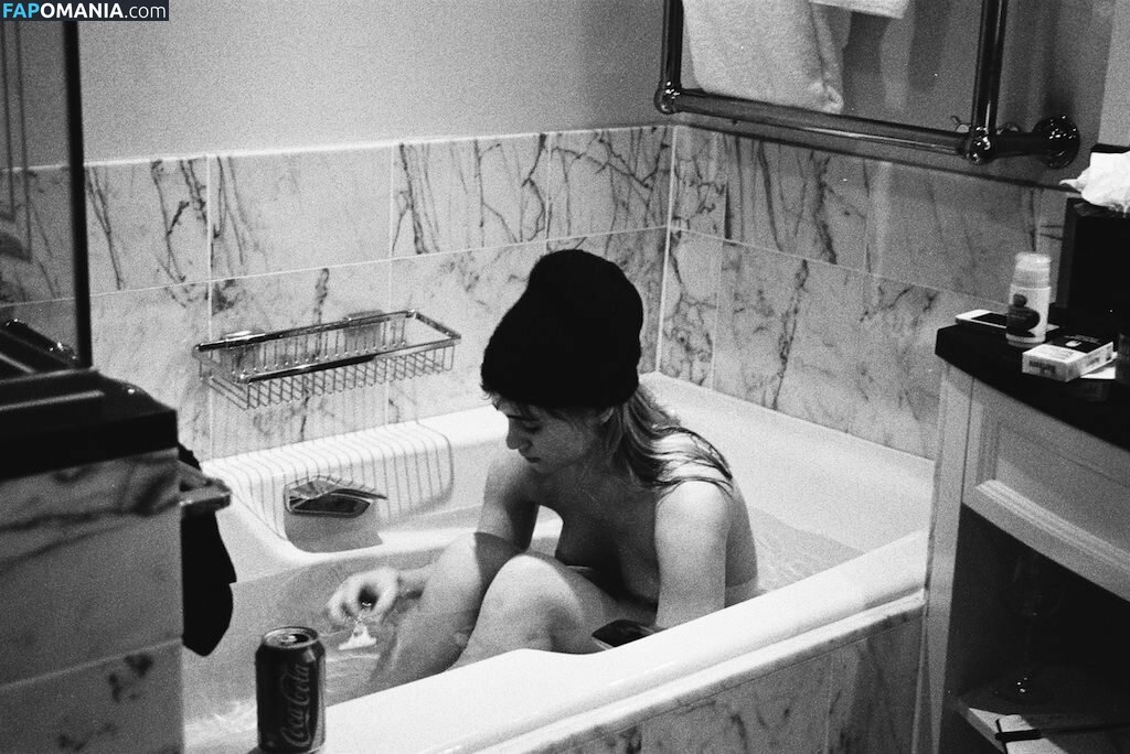 Suki Waterhouse Nud Fotografie scursă #67
