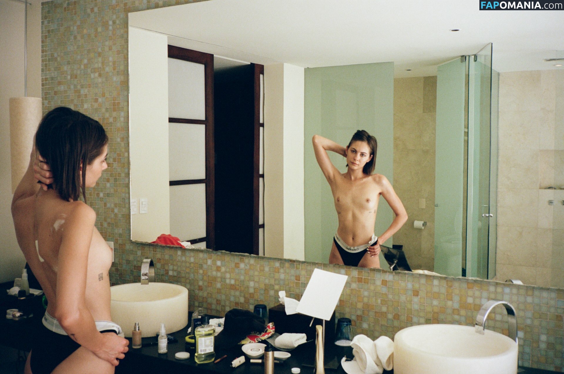 Willa Holland Nud Fotografie scursă #39