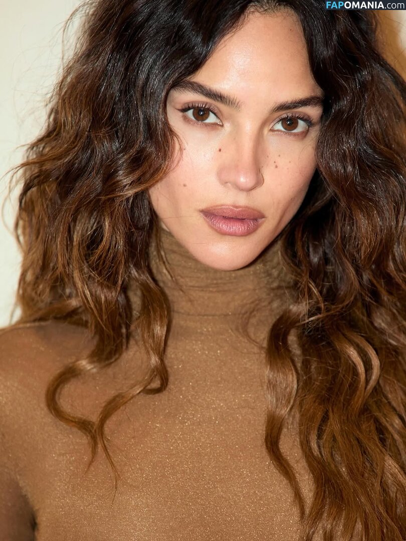 Adria Arjona / adriaarjona Nud OnlyFans  Fotografie scursă #2