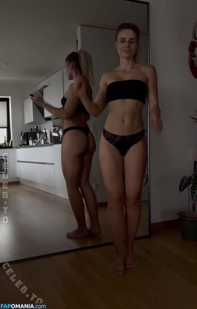 Adrienne Koleszar / adrienne_koleszar Nud OnlyFans  Fotografie scursă #1