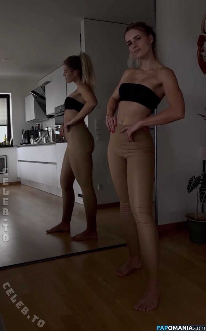 Adrienne Koleszar / adrienne_koleszar Nud OnlyFans  Fotografie scursă #2