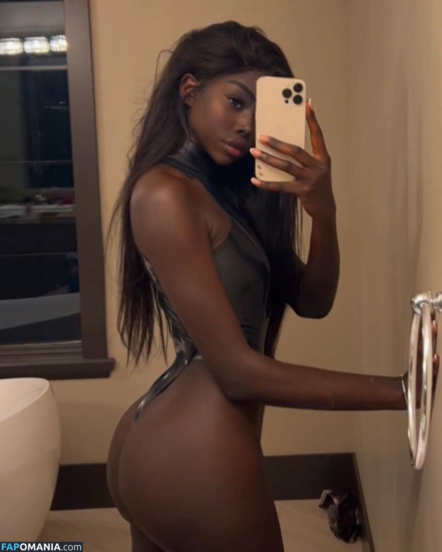 African Booty Meat / curvyandnatural Nud OnlyFans  Fotografie scursă #2
