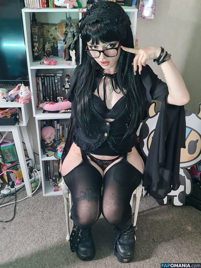 +:｡.ruby ʚ ♡ ɞ ⋆ ✧.｡ / allmyheartbear / myarykerx / usakumyawhore / usakyumawhore Nud OnlyFans  Fotografie scursă #4