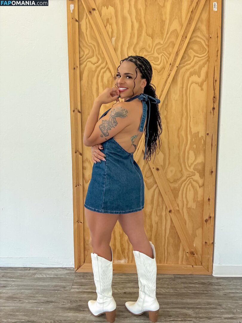 Amber Reacts / amber walker / ambercharity5 Nud OnlyFans  Fotografie scursă #10