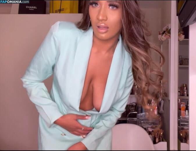 Amina Iqbal / xminaaa_ Nud OnlyFans  Fotografie scursă #1