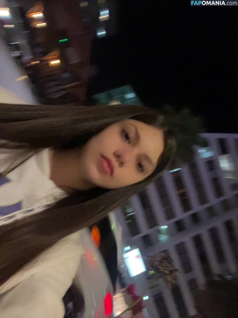 antoniia.blessed / https: Nud OnlyFans  Fotografie scursă #5