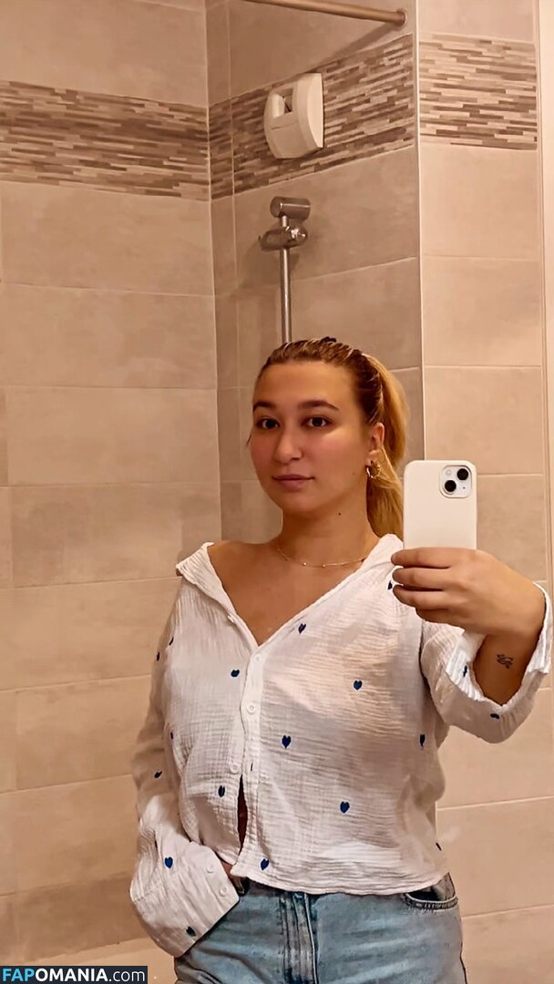 Apoline Perret / apolineprrt / shaniaperrett Nud OnlyFans  Fotografie scursă #6