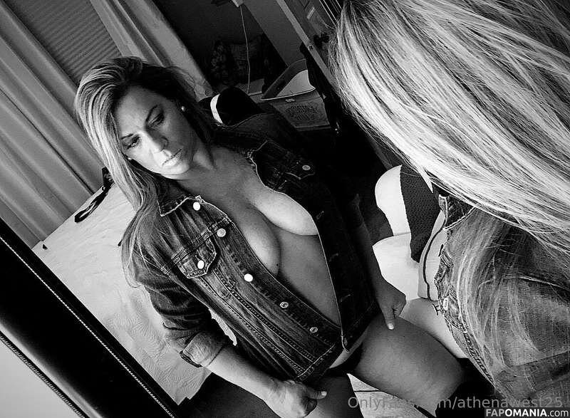 AthenaWest / athenawest25 / https: Nud OnlyFans  Fotografie scursă #9