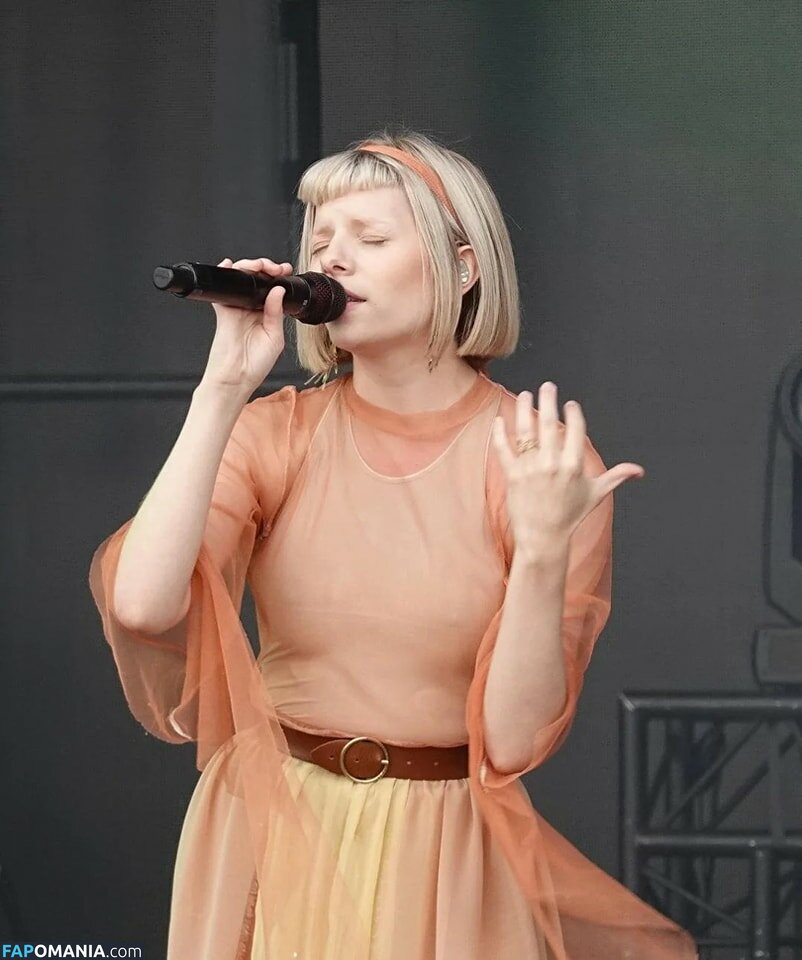 Aurora Aksnes / auroramusic / singer Nud OnlyFans  Fotografie scursă #1