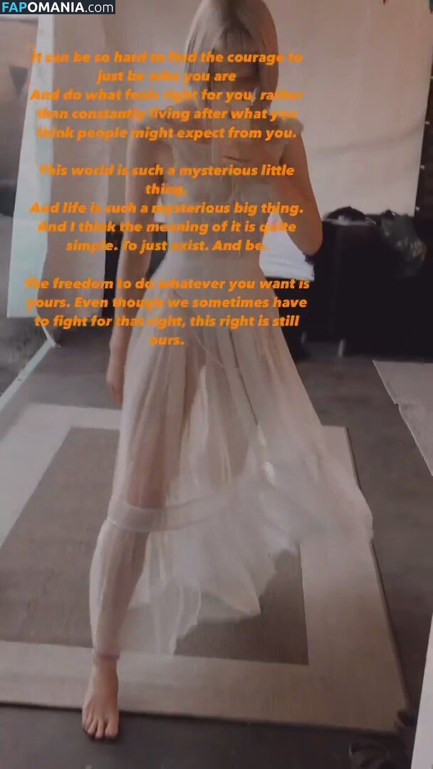 Aurora Aksnes / auroramusic / singer Nud OnlyFans  Fotografie scursă #238