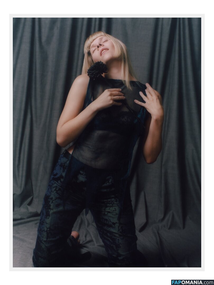 Aurora Aksnes / auroramusic / singer Nud OnlyFans  Fotografie scursă #260