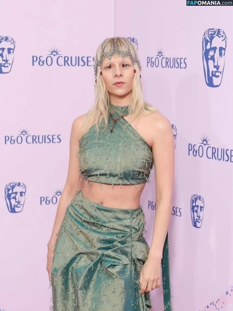 Aurora Aksnes / auroramusic / singer Nud OnlyFans  Fotografie scursă #264