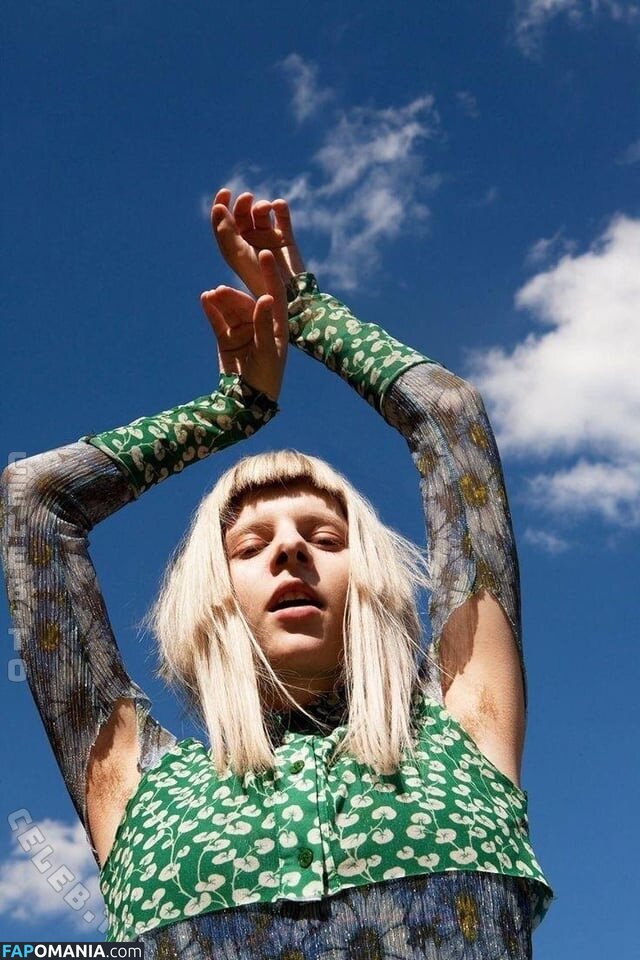 Aurora Aksnes / auroramusic / singer Nud OnlyFans  Fotografie scursă #269