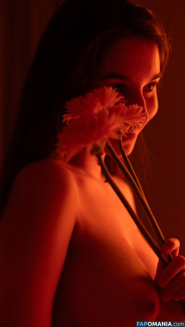 Avrelia Amaris Nud OnlyFans  Fotografie scursă #8