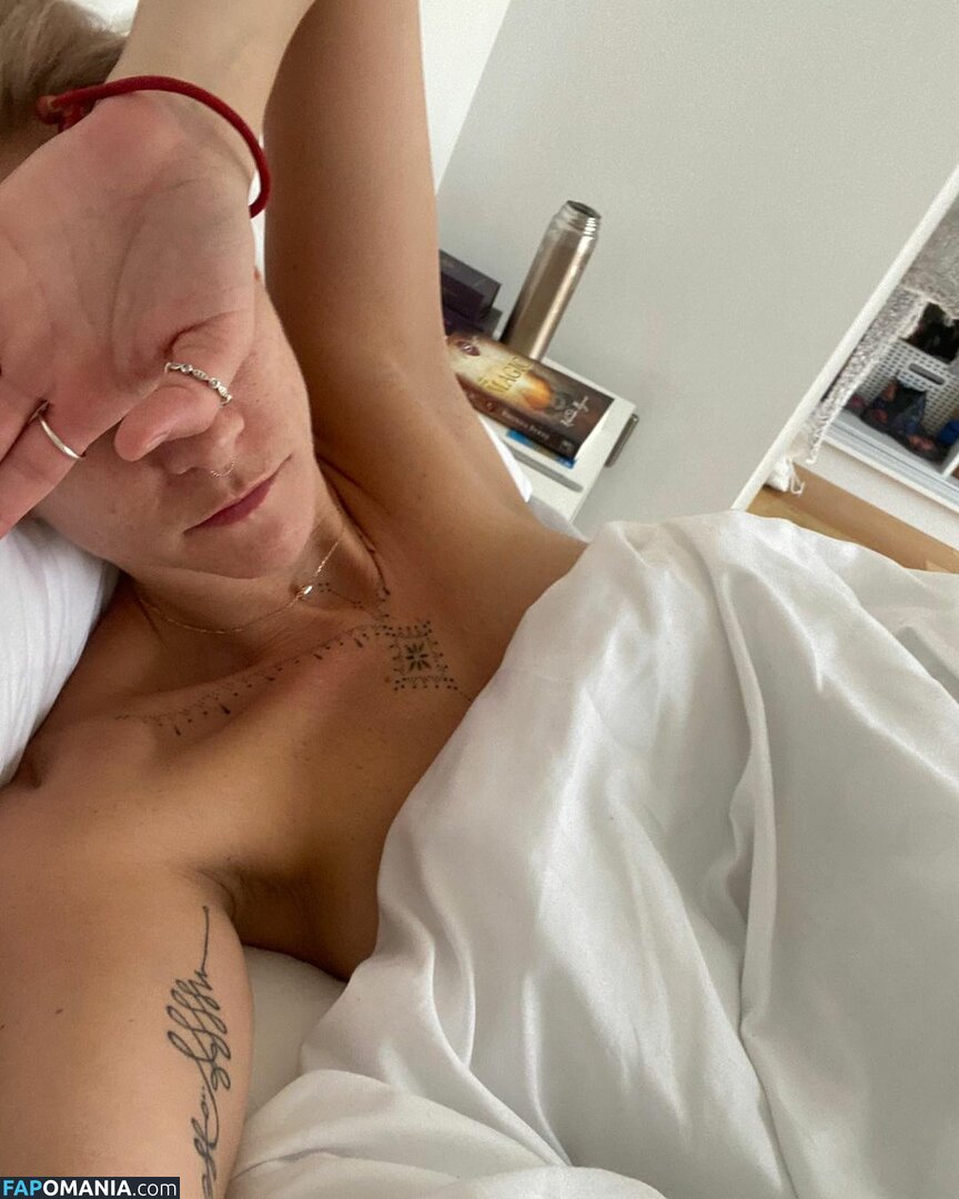 Axellepeach_ / axellepeach Nud OnlyFans  Fotografie scursă #1