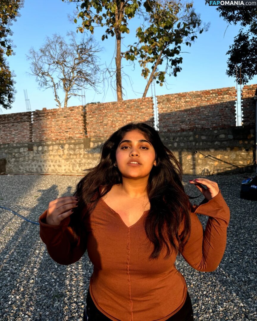 ayushi bhardwaj / ayushi_bhardwajj Nud OnlyFans  Fotografie scursă #2