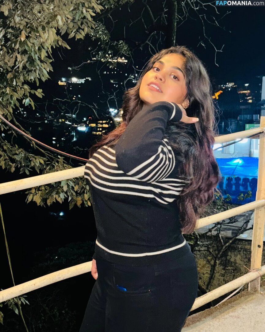 ayushi bhardwaj / ayushi_bhardwajj Nud OnlyFans  Fotografie scursă #8