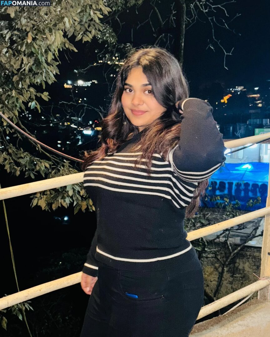 ayushi bhardwaj / ayushi_bhardwajj Nud OnlyFans  Fotografie scursă #13