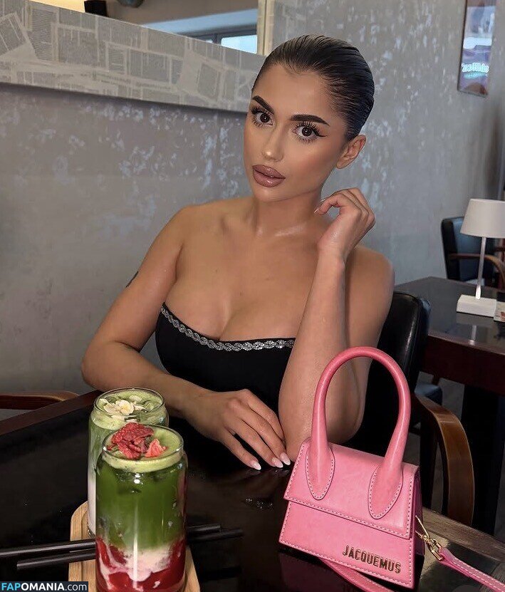 Azra Sokira / e.s.azra Nud OnlyFans  Fotografie scursă #2