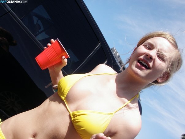 Britt Robertson Nud Fotografie scursă #15