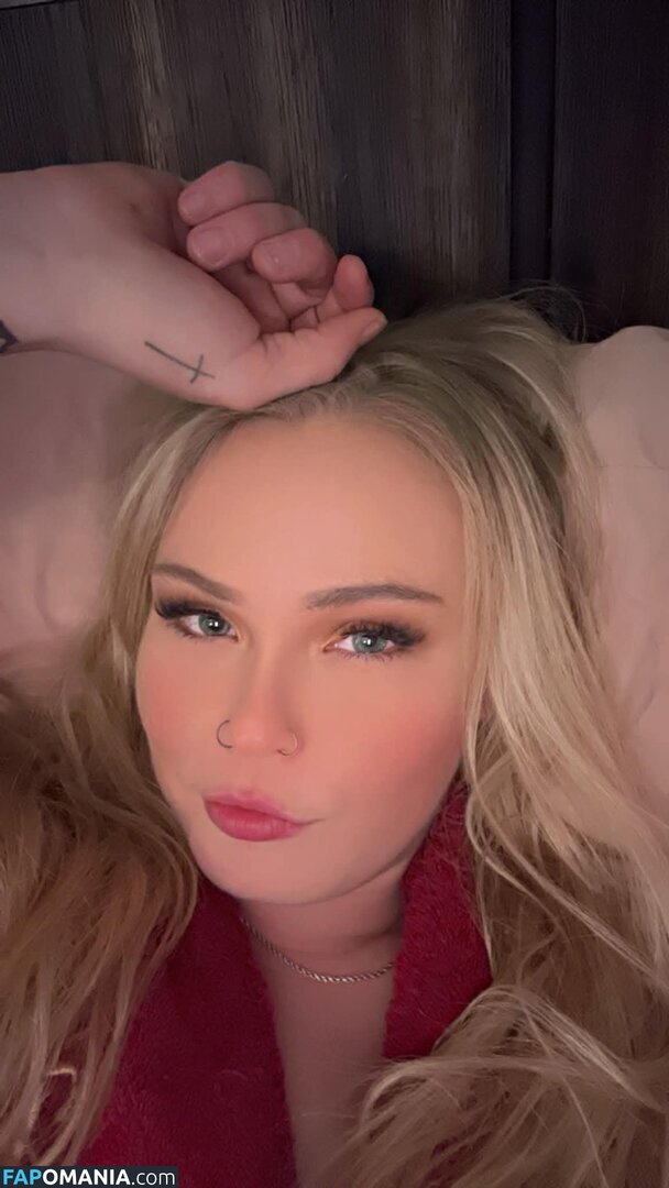 Busty Kristen from Iowa Nud OnlyFans  Fotografie scursă #4