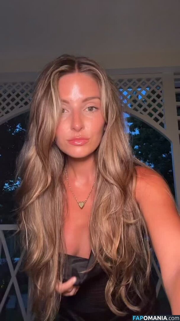Carla Bezanson / carlabezanson Nud OnlyFans  Fotografie scursă #3
