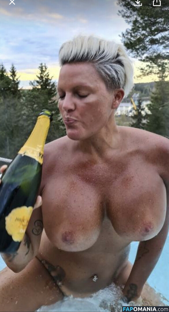 Caroline Öberg / carrooberg Nud OnlyFans  Fotografie scursă #6