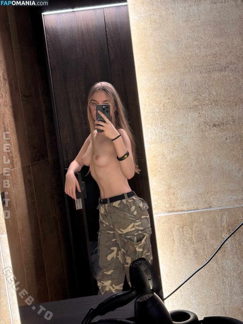Celineiswyld / ilovee39m5 Nud OnlyFans  Fotografie scursă #11