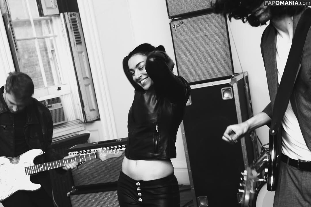 Charli XCX / charli_xcx / charlignarly / charlixcx / https: Nud OnlyFans  Fotografie scursă #1262