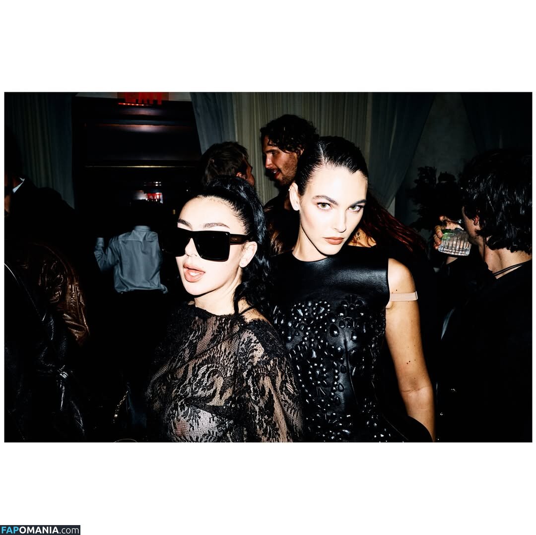 Charli XCX / charli_xcx / charlignarly / charlixcx / https: Nud OnlyFans  Fotografie scursă #1286