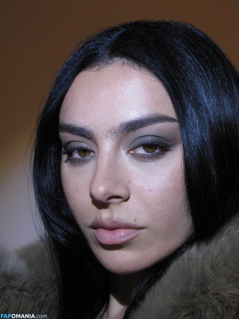 Charli XCX / charli_xcx / charlignarly / charlixcx / https: Nud OnlyFans  Fotografie scursă #1292