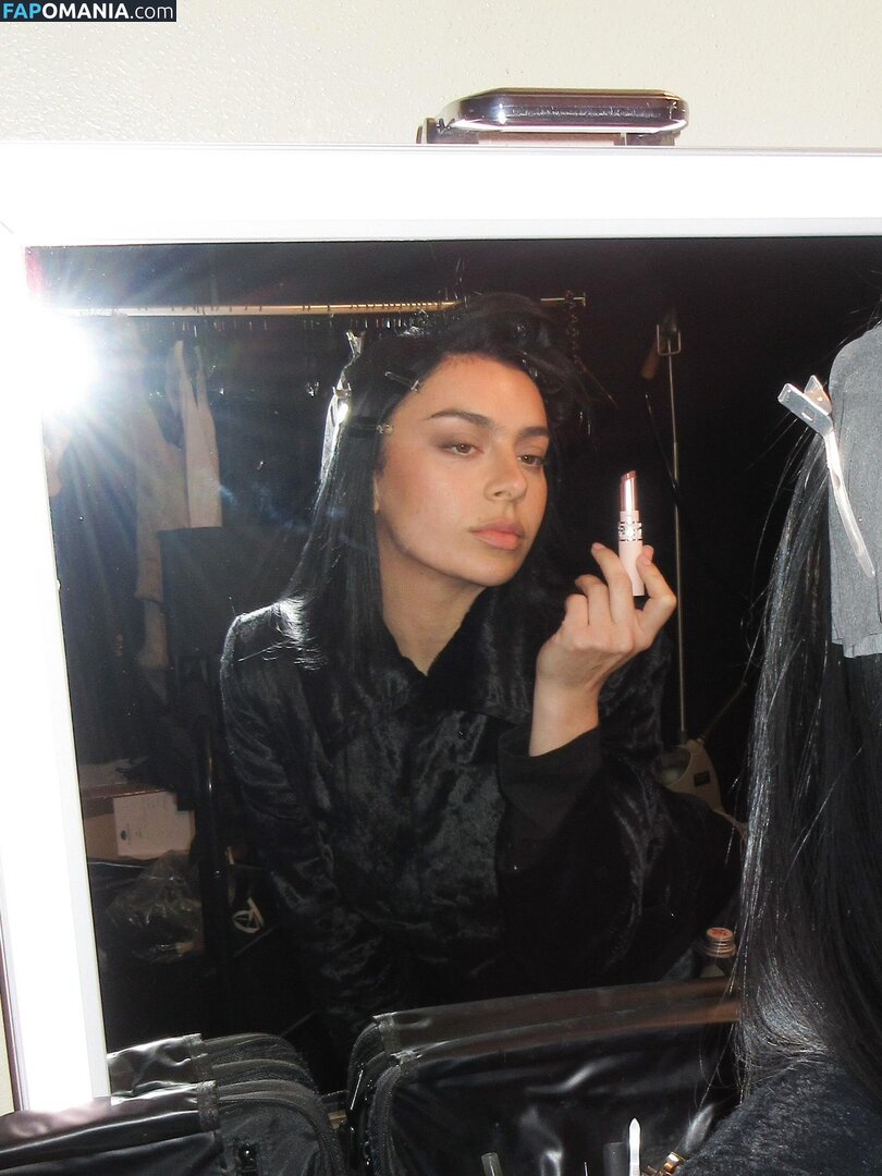 Charli XCX / charli_xcx / charlignarly / charlixcx / https: Nud OnlyFans  Fotografie scursă #1293
