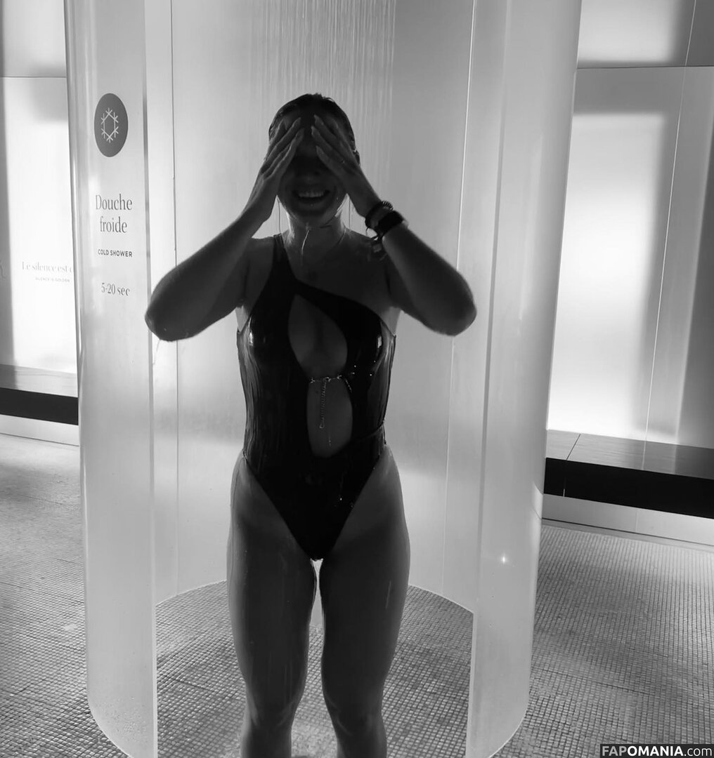 Courtney Sarault / court_sarault / courtsarault / https: Nud OnlyFans  Fotografie scursă #17