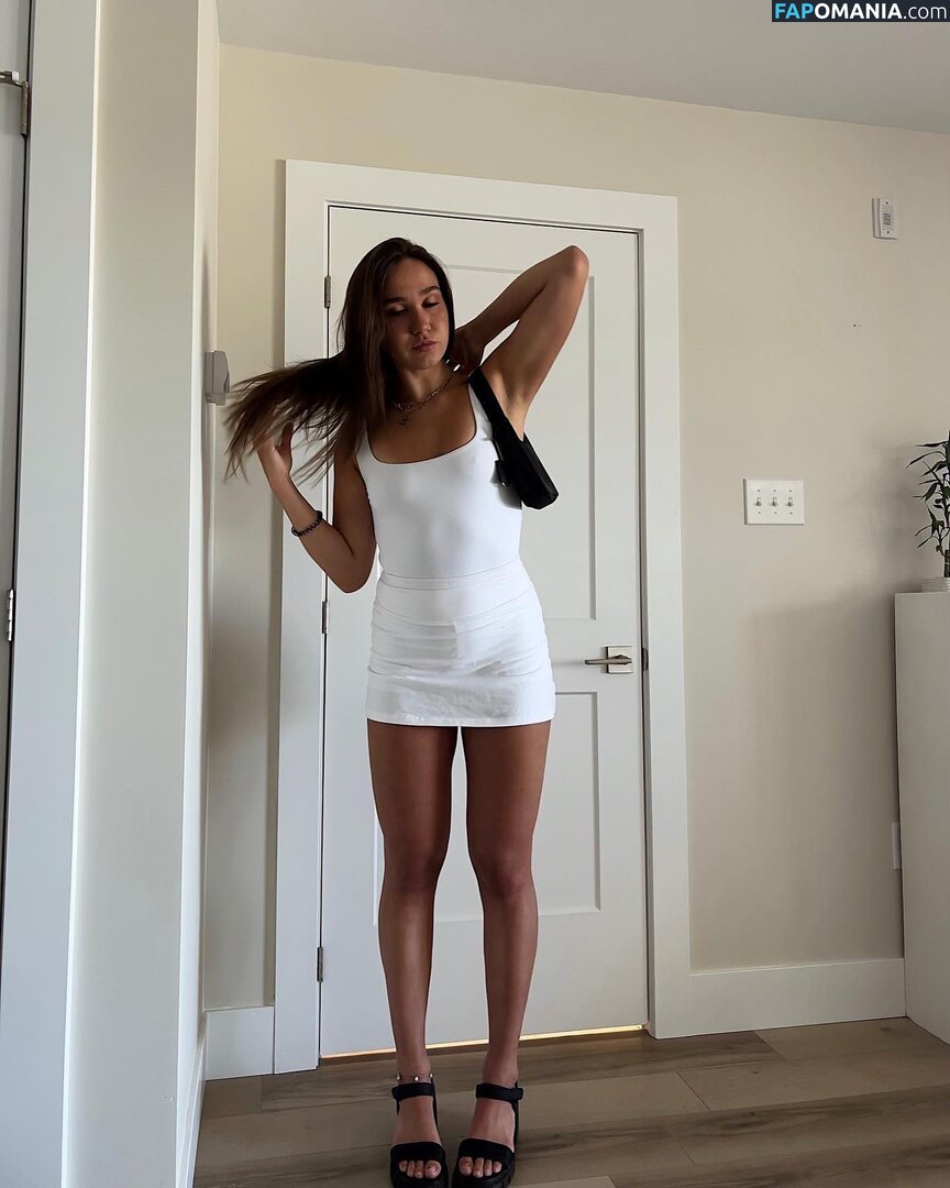 Courtney Sarault / court_sarault / courtsarault / https: Nud OnlyFans  Fotografie scursă #40