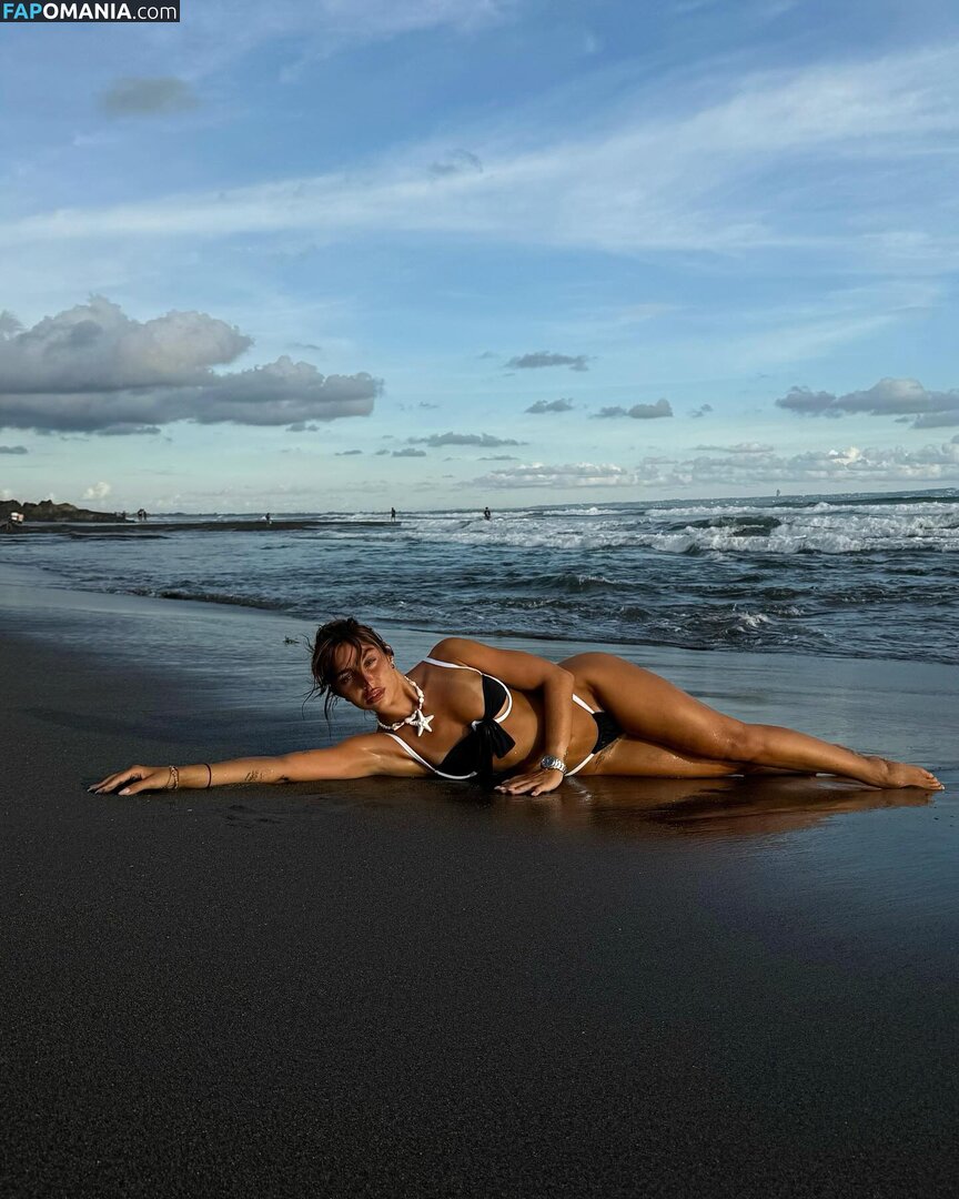 Cynthia Makhoul / cynthiaatvnco / https: / iam_thiaaa Nud OnlyFans  Fotografie scursă #4