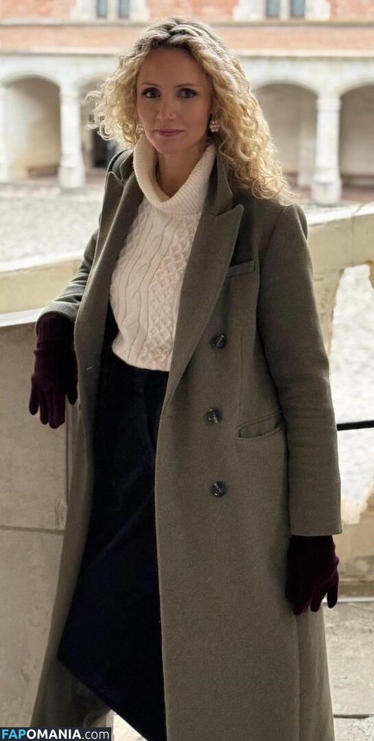 Dr Suzannah Lipscomb / https: / sixteenthcgirl Nud OnlyFans  Fotografie scursă #1