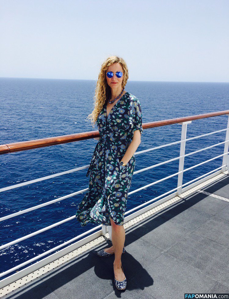 Dr Suzannah Lipscomb / https: / sixteenthcgirl Nud OnlyFans  Fotografie scursă #2