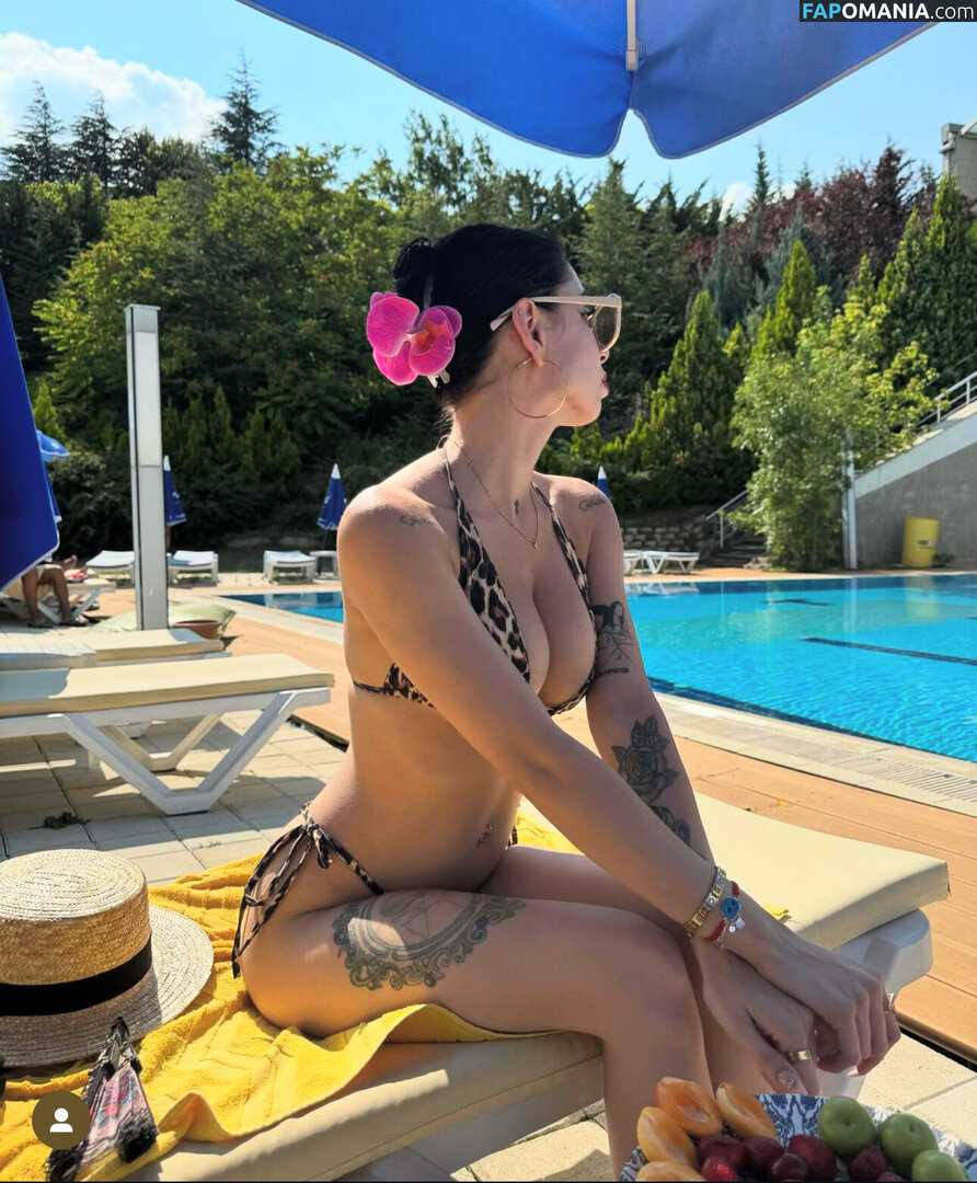 Edibe Bereket / Madamelyax Nud OnlyFans  Fotografie scursă #6