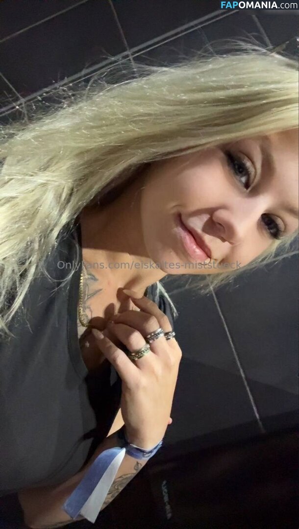 Eiskaltes Miststueck Nud OnlyFans  Fotografie scursă #1