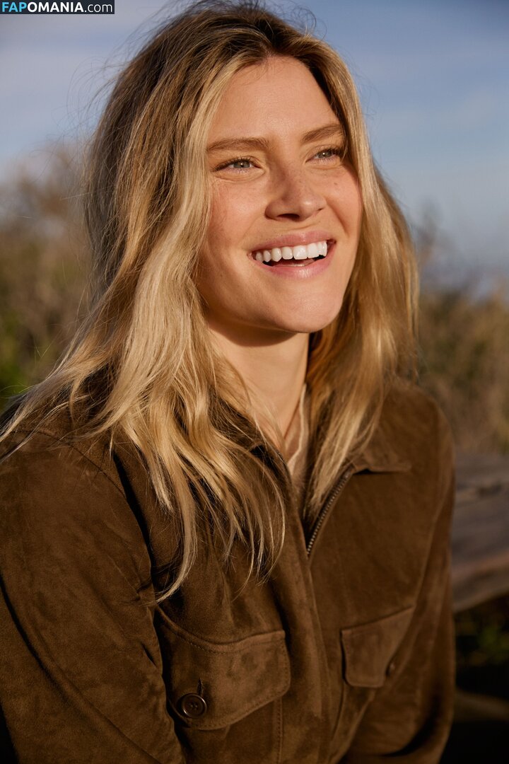 Elle Wagner / elle_wagner_ / ellewagner / https: Nud OnlyFans  Fotografie scursă #5