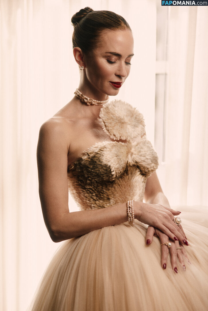 Emily Blunt / _emily_blunt_ / twogirlsoneblunt Nud OnlyFans  Fotografie scursă #459
