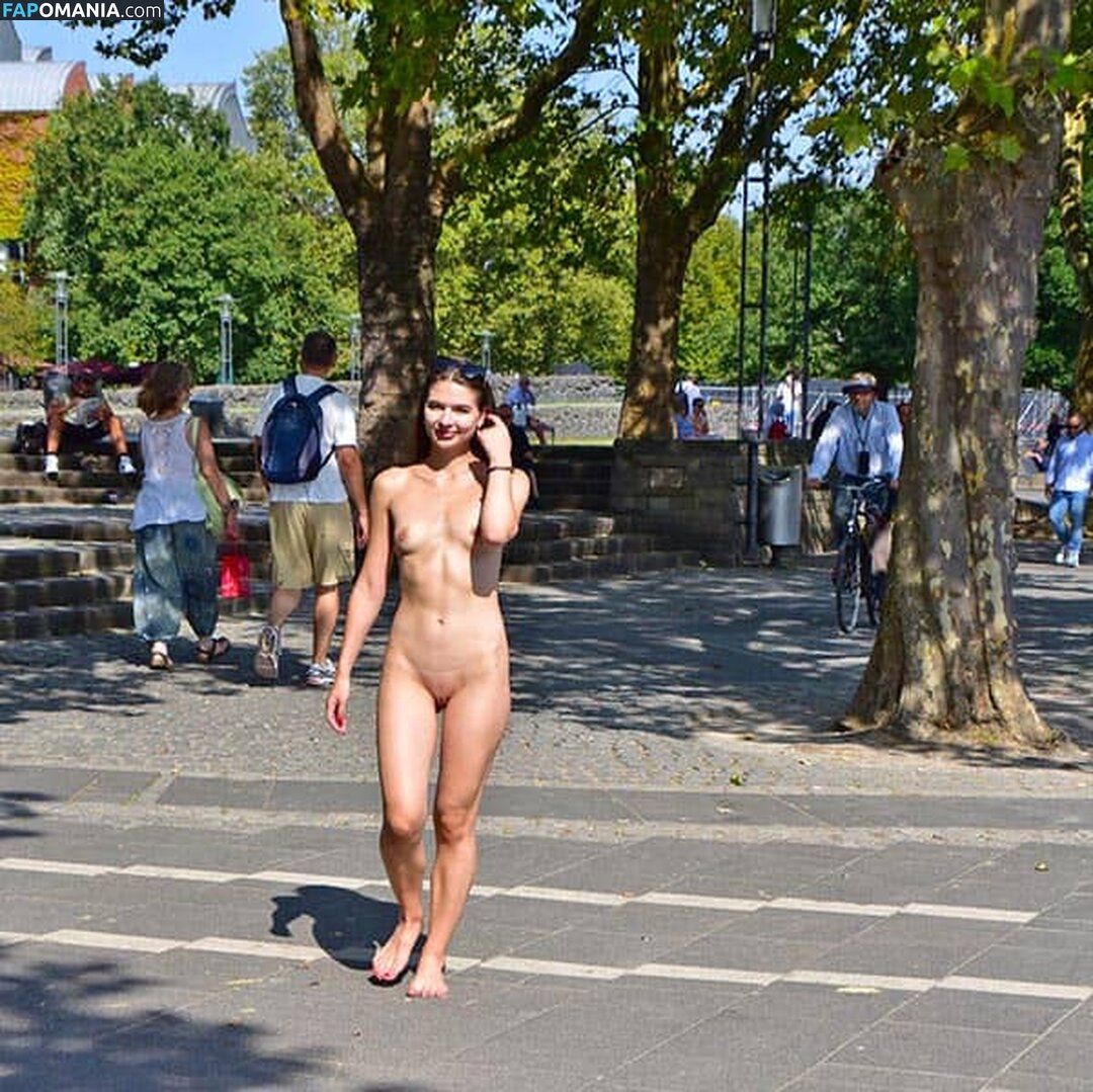 Emily Moon Nud OnlyFans  Fotografie scursă #3