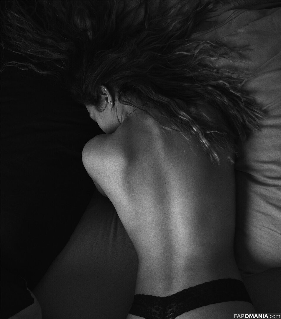 Emily Slater / emilylslater / emilyslaterr / itsemilyslater Nud OnlyFans  Fotografie scursă #11