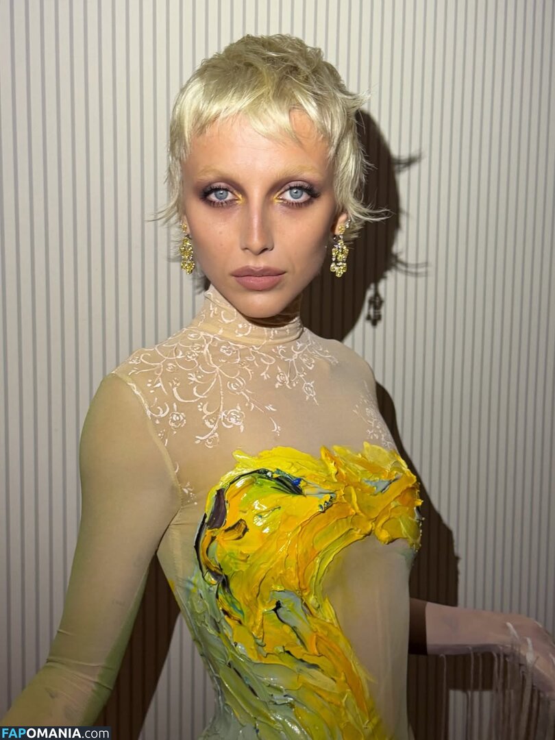 Emma Chamberlain / emmachamberlain Nud OnlyFans  Fotografie scursă #148