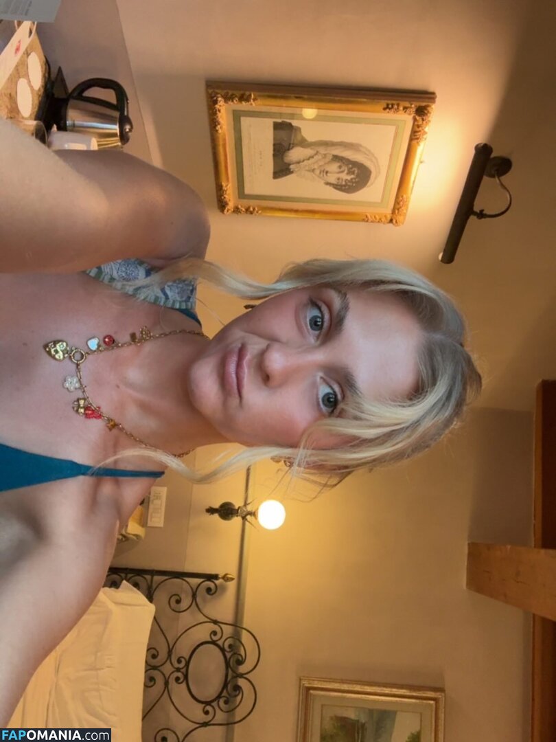 emilywallbank / emwallbank / https: / miwallbank Nud OnlyFans  Fotografie scursă #6