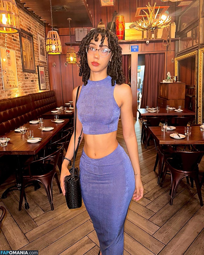 eliana / ewmxt / lalayravo / woahnatty Nud OnlyFans  Fotografie scursă #5