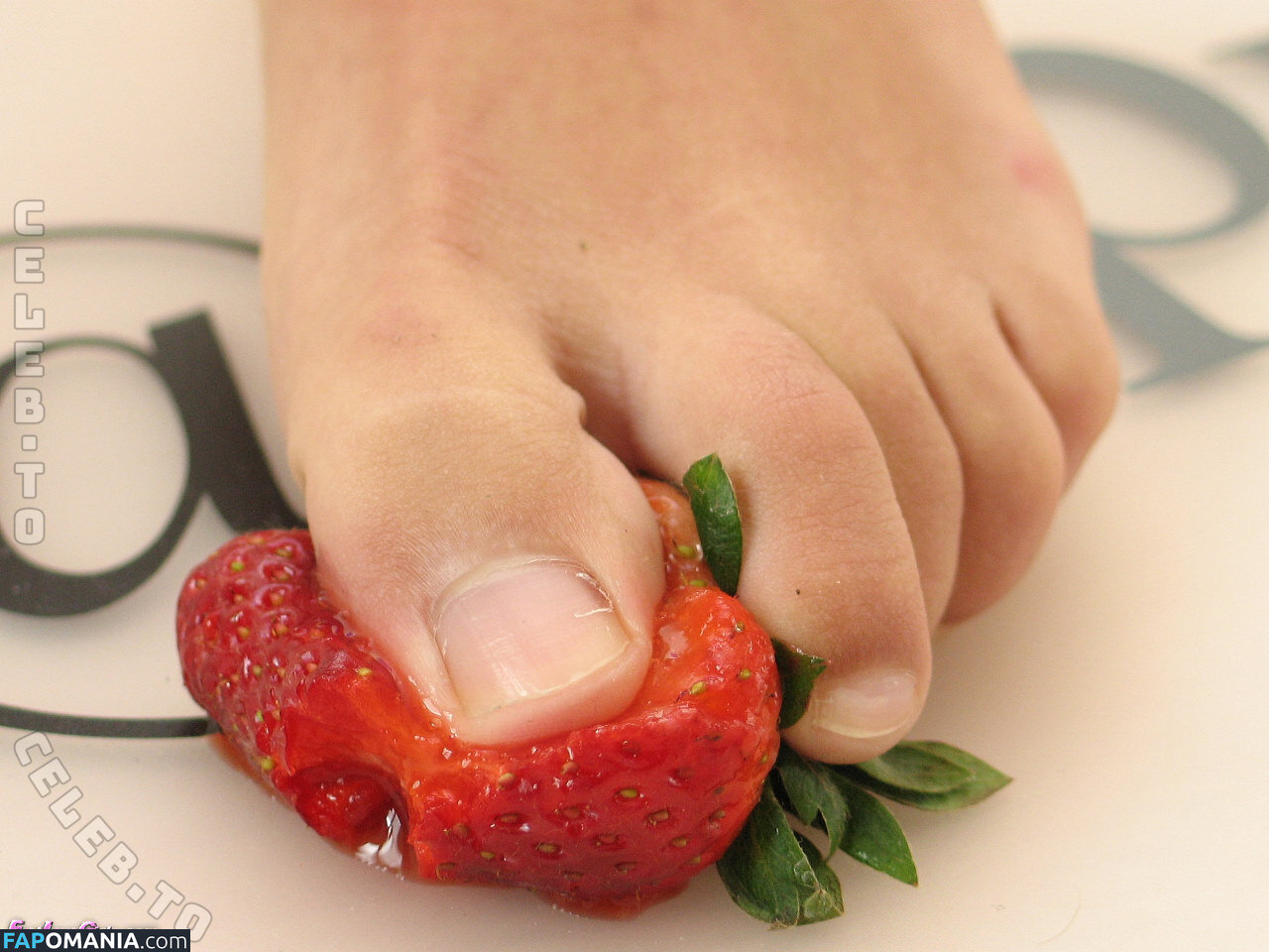 Footlovegirls Nud OnlyFans  Fotografie scursă #31