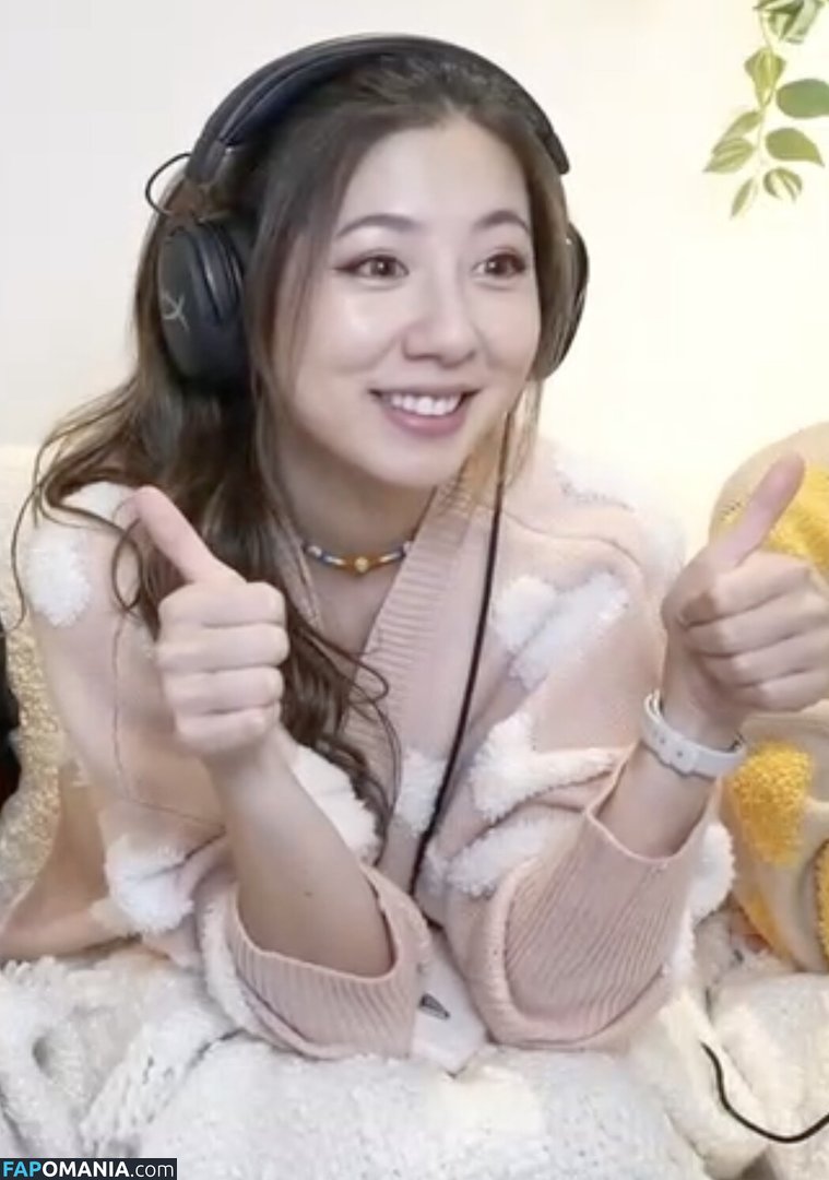 Fuslie / Leslie Nud OnlyFans  Fotografie scursă #52
