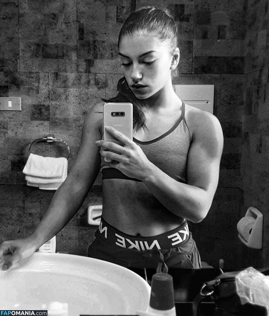 Giulia Imperio / giuliaimperio7 / giuliaimperioo Nud OnlyFans  Fotografie scursă #3